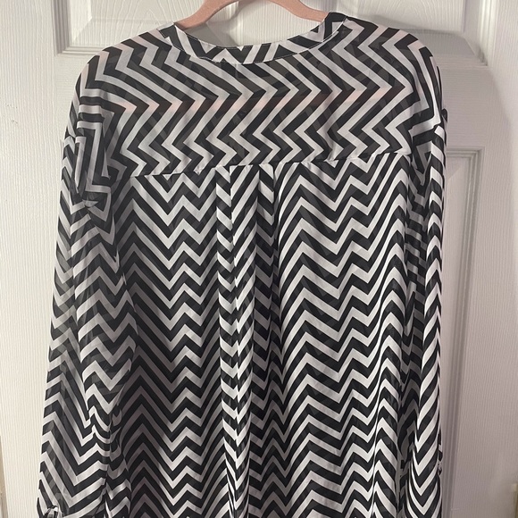 Black & White Chevron Top - Picture 3 of 8
